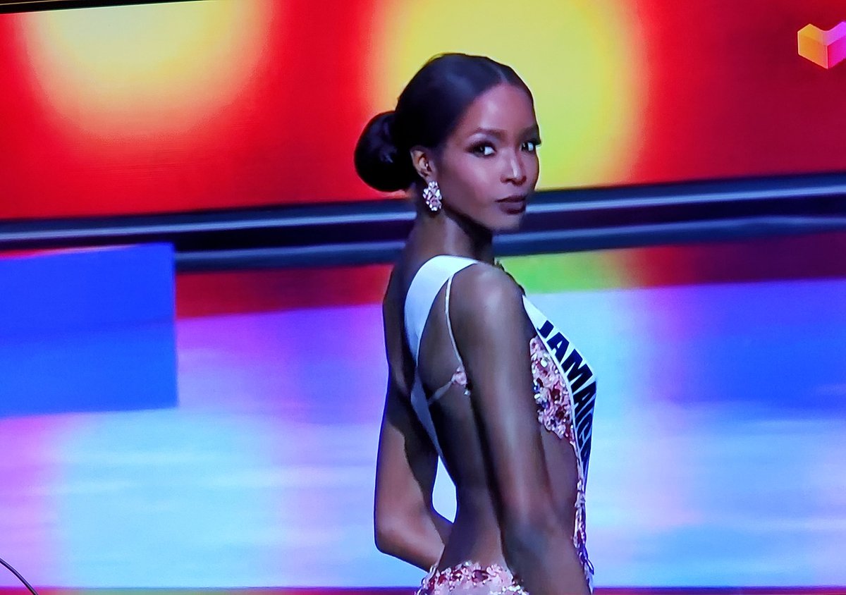 Okay, I see you Indonesia... I see you, Jamaica. It's the smirk for me. 

#MissIndonesia #MissJamaica 
#MissUniverse2021 #MissUniverse2020