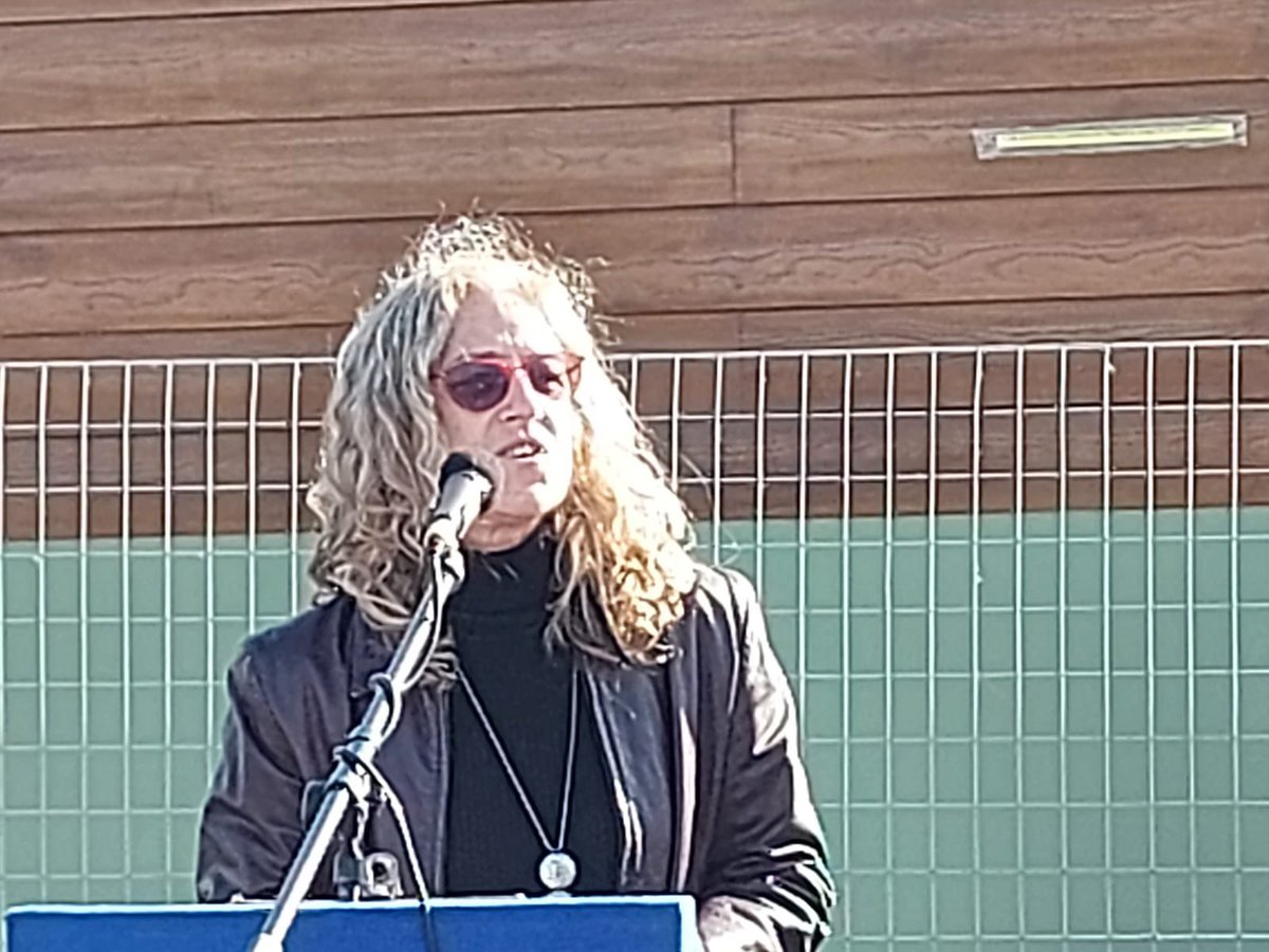 Compartimos algunas postales del acto de entrega de viviendas a 12 jefas de hogar en el Plan de Realojo de La Boyada.
Se trata de un trabajo en conjunto de los tres niveles de gobierno:  <a href="/municipioa/">Municipio A - MVD</a> <a href="/montevideoIM/">Intendencia de MVD</a> <a href="/Mvot_Uruguay/">MVOT</a>