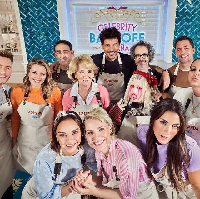 ChefAMontes's tweet photo. Qué honor y qué placer es ser Food Producer de este pedazo de programa con un pedazo de equipo y poder ayudar y empapar de mi profesión a esta tropa de cracks! #CelebrityBakeOff, próximamente en @primevideoes !!! 🍰🍫🍒🍩🍯🍮🍑🍦🥮🥧🍏🍓🥐🍍🍭🍪 https://t.co/vYoxjR0Ow6