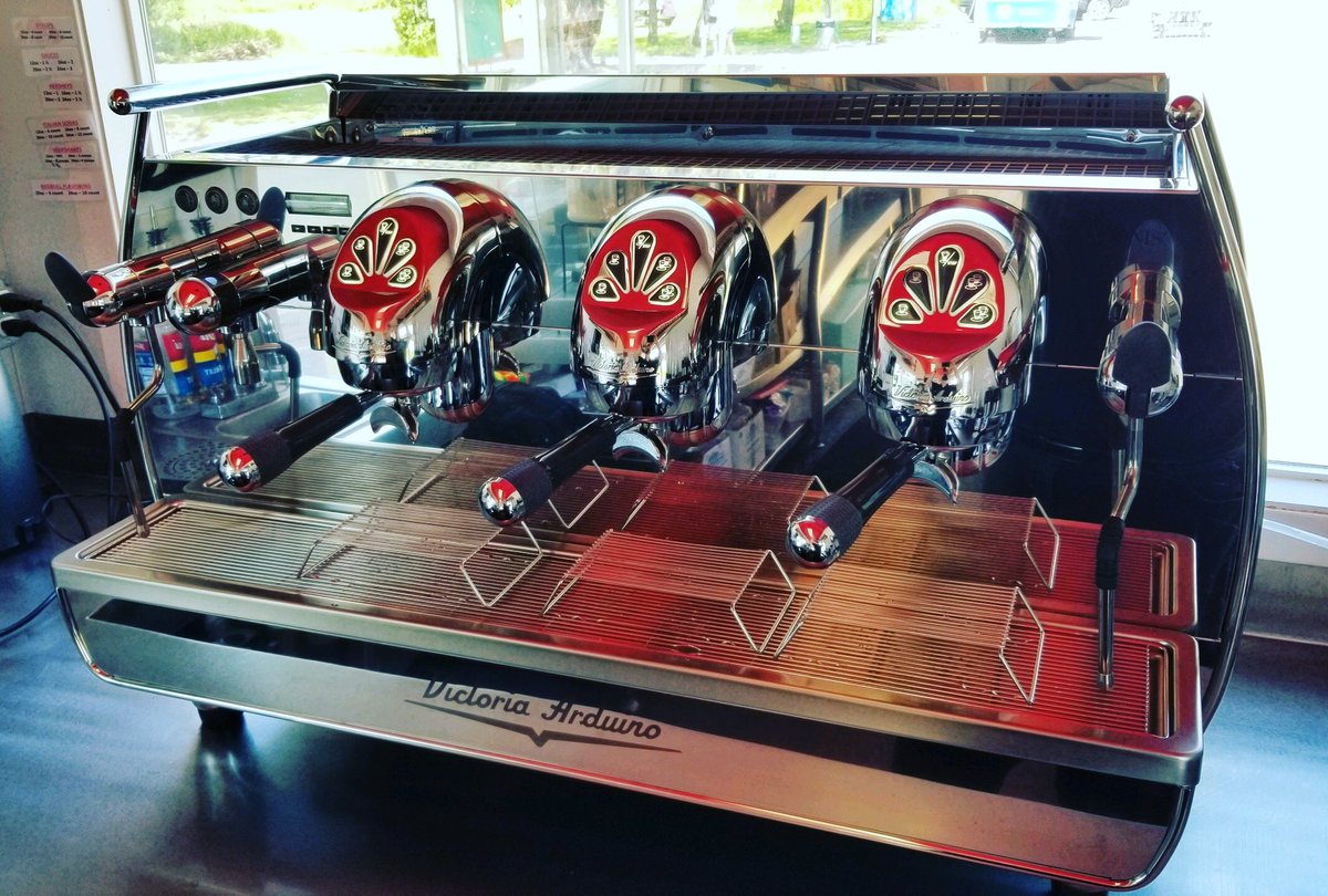 Happy Friday everyone!! Just finished up installing this beautiful Simonelli Adonis Core 3 group espresso machine! 
•
•
•
#nuovasimonelli #espressomachine #adonis #coffee #espresso #newnew #brandnew #shiny #coffeenerds #coffeegeeks #dailycoffee #coffeeshop
