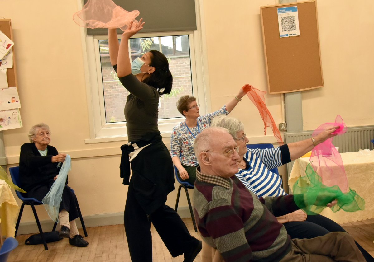 Great to have been dancing with some wonderful Older People and the volunteers at St Chad's 'Lyrics and Lunch' this week!🕺💃 
'Lyrics and Lunch' is a support group for Older People, including those who are experiencing dementia.🥰🧽🎵
#seventiesvibes
#danceforhealth
#olderpeople