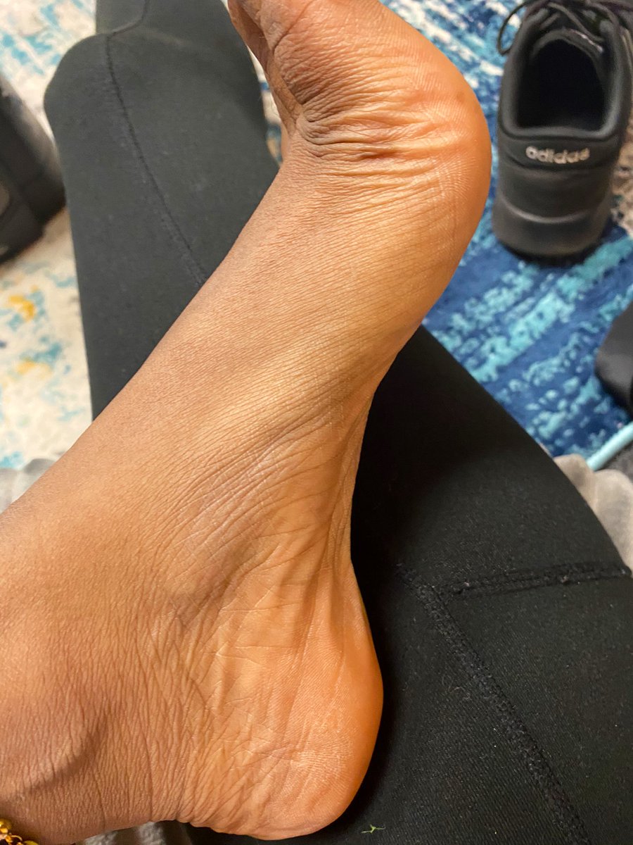 liahsofine1's tweet photo. I wanna shove this in your mouth🥰 subscribe to my OF Link in bio😌@EatHerFeet @Jessica33670672 @Feetopia #footfriday #footgagging #footboy #Feet #FeetFridays https://t.co/58Z8Y0BPAh