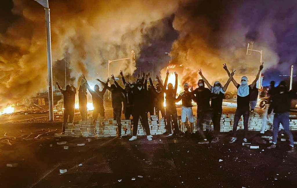 aysenurgngrd's tweet photo. There is a fire in the Gaza. We should see this persecution. #genocideinGaza #Gaza_Under_Attack #HearGaze https://t.co/3r5wV3UV5b