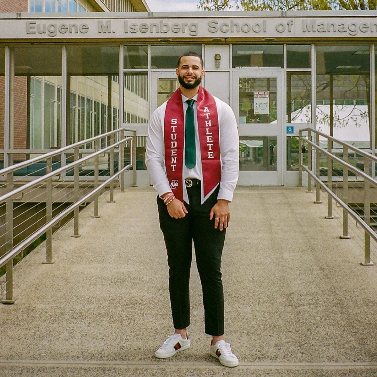 shlosiskind's tweet photo. Went and got diplomas and we’re still goin DUMB 🎓 

Ma your youngest did it. You did it. Dad your boy did it. You did it. S/O my village...this for y’all

BS Sport Management + Sociology ✅
MS Sport Management 🔜
PhD ⏳ https://t.co/aw1yieJ6KT