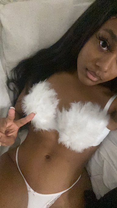 Nicki Minaj is the queen of rap https://t.co/CzFvQZ61VN