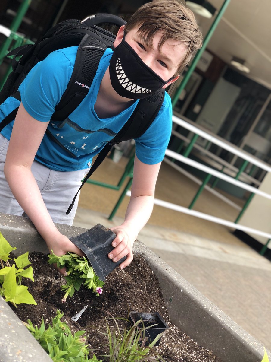 lacrossepoly's tweet photo. Helping beautify our downtown neighborhood! #sdlax #downtownmainstreetinc https://t.co/V0dF9fAbBe