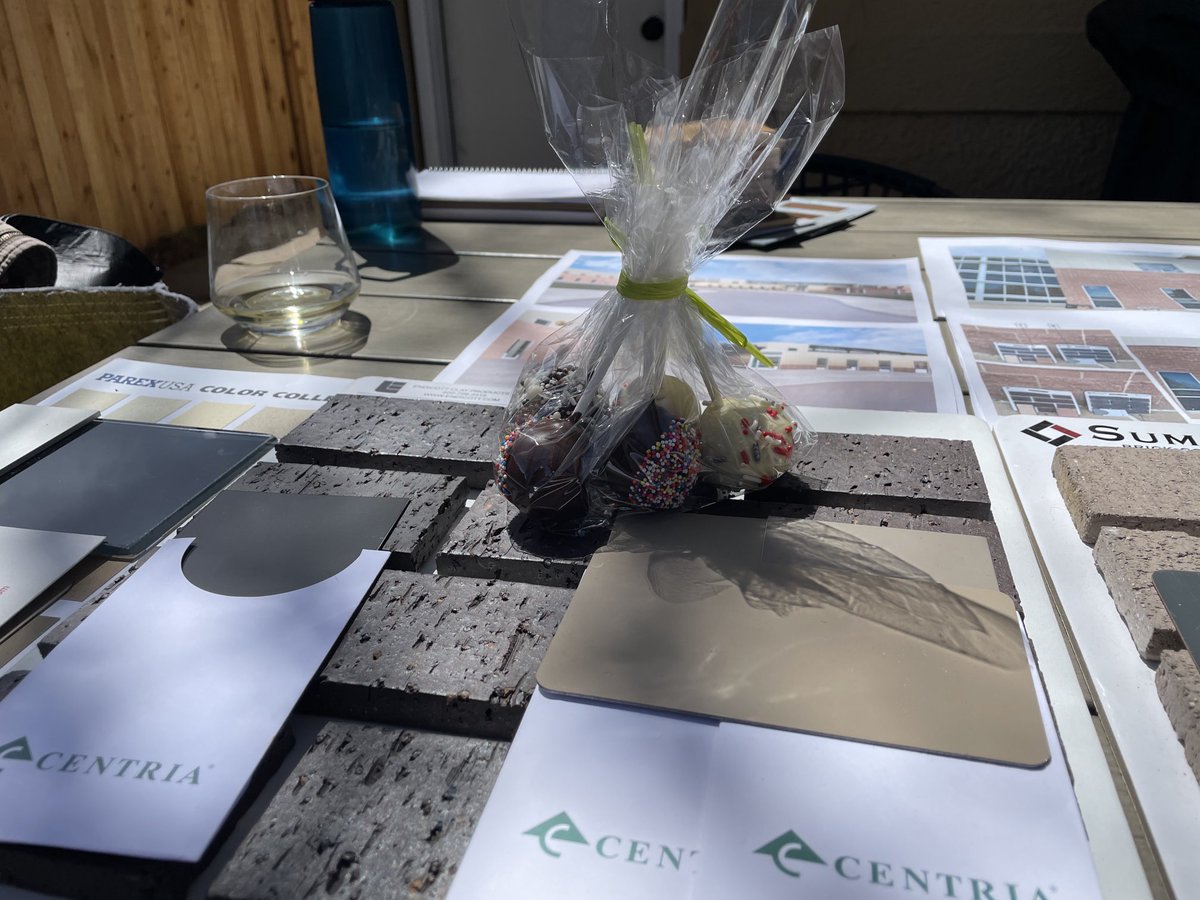 Loving the outdoor project meetings! Definitely a good sign when your cake pops match your building materials. #sweetarchitecture ⁦<a href="/EUA/">EUA</a>⁩