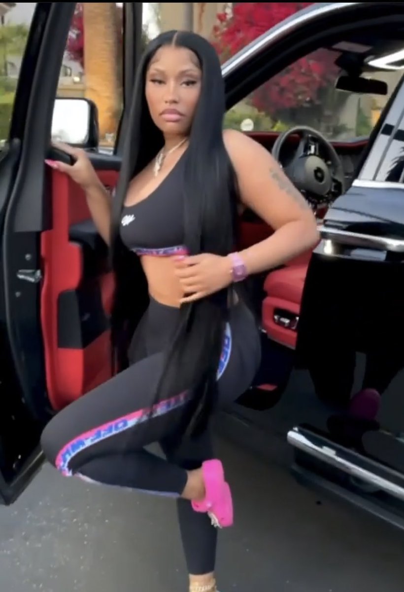 QCWorldwide's tweet image. She had a baby? Nah impossible.