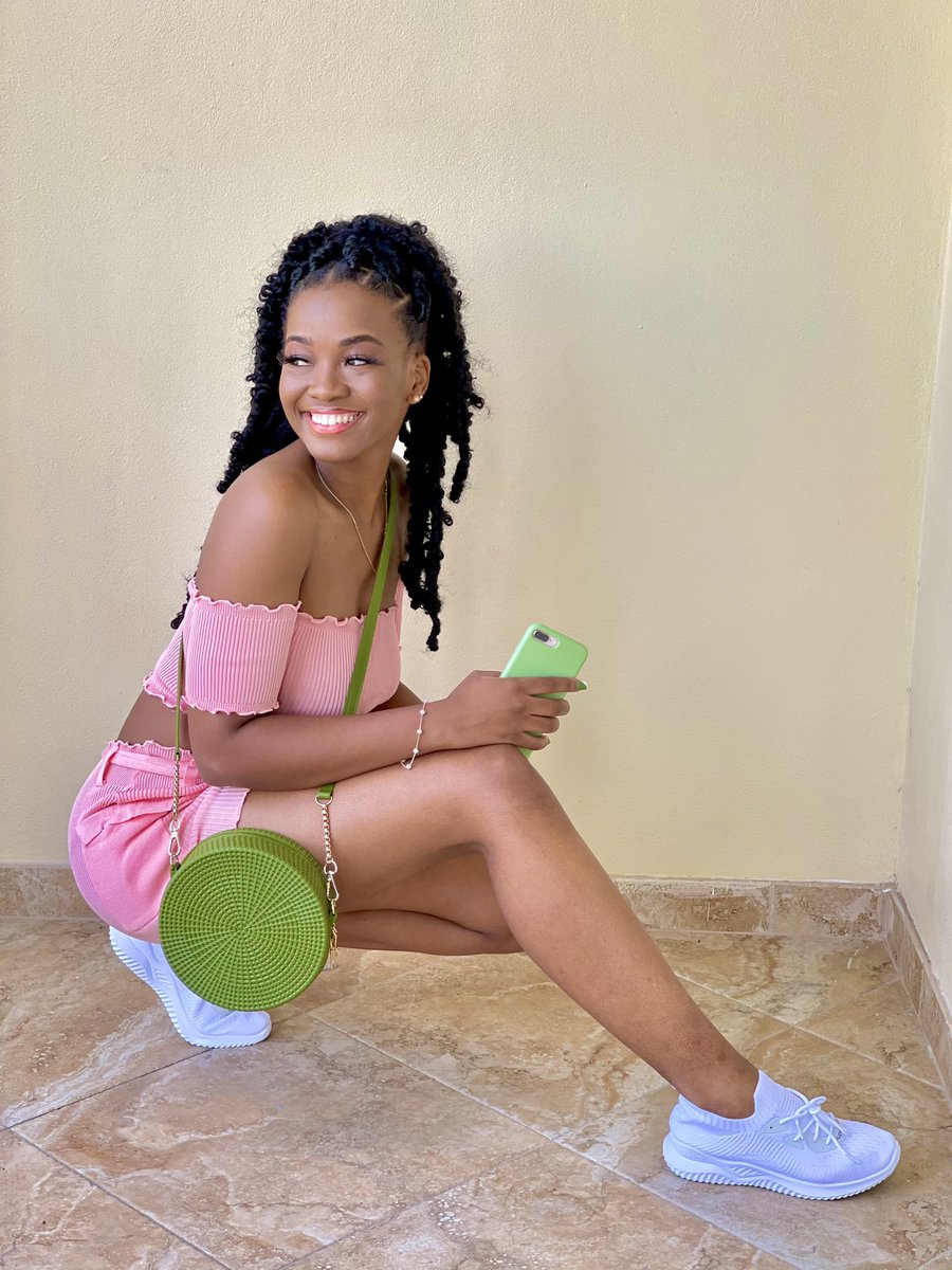 bantuknnots's tweet photo. Pink Friday #ZenWeekend https://t.co/hNbKoqthNC