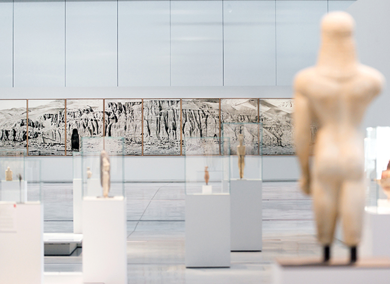 MuseeLouvreLens's tweet photo. Actuellement :
👉 #expoTablesduPouvoir jusqu'au 26 juillet 

👉 #expoPascalConvert, une fresque photographique exposée dans la #Galeriedutemps

👉 18 œuvres du musée du @quaibranly-Jacques Chirac rejoignent la #Galeriedutemps https://t.co/0YvXSMib8l