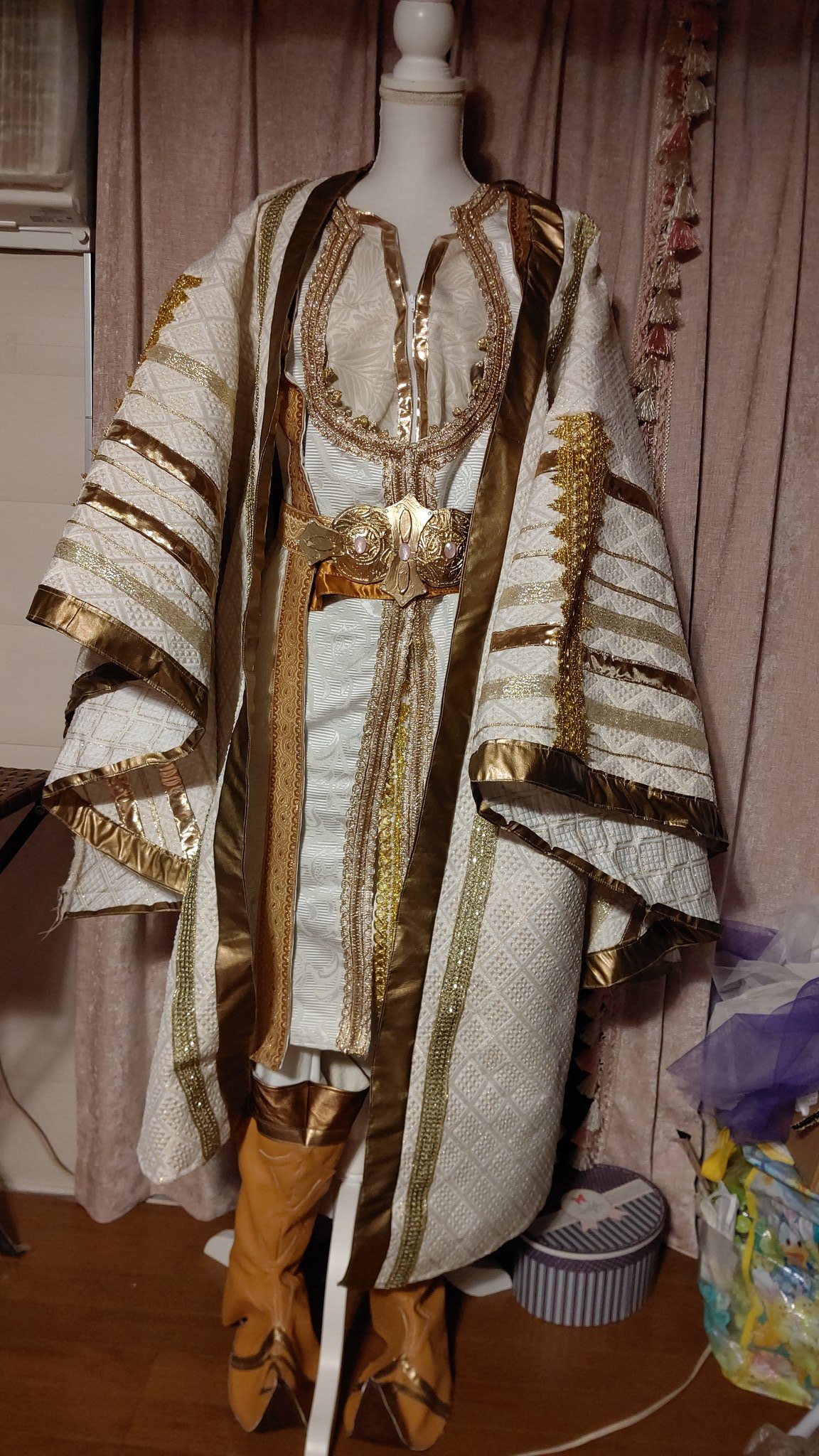 白雪みみ 金ロー実写アラジン放送にむけて 私が作った衣装も見てー アリ王子 とジャスミン スクリーンで見たときから作ると決めてた 材料集めも作るのも着るのも楽しかったー この作品はアニメリスペクトも現代的解釈も曲も衣装も最高なので見て