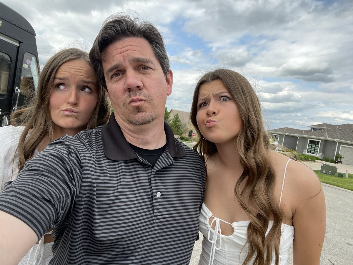 JohnDaleAnnc's tweet photo. #GradPartyTour2021 with the thoroughly #notimpressed @reesehean3y &amp; @beeralaina https://t.co/hKF5XeAhSj