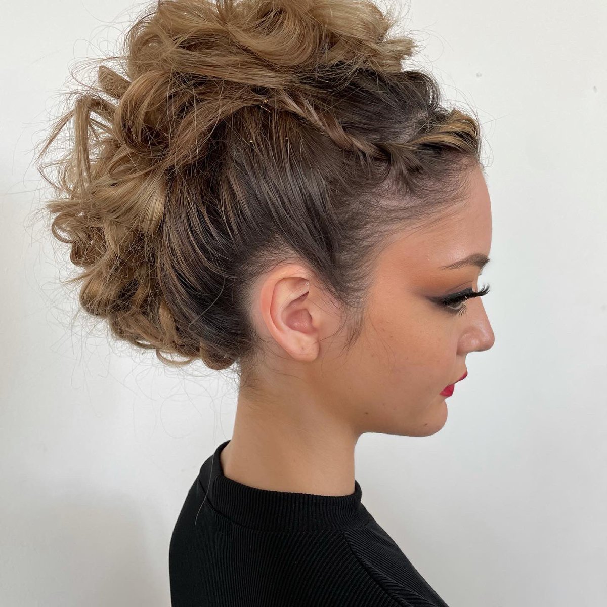annepickering's tweet photo. Simply stunning.#creativestyling #hairdressing #CCSW #collegelife #learneroftheweek #city&guilds #conceptHairMag @ElementsSalons https://t.co/5nSiD9Ks4A