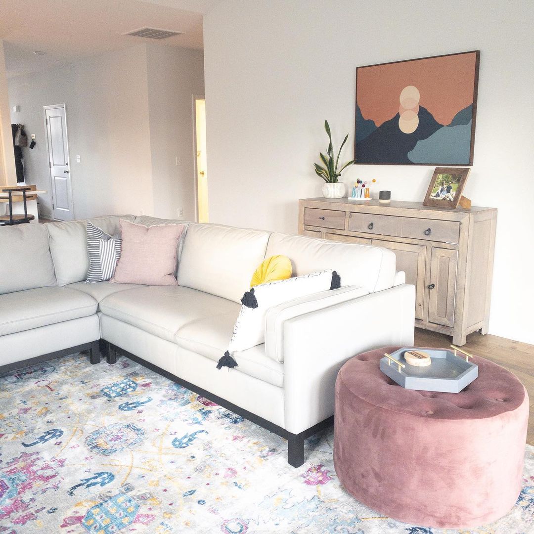 NadeauNational's tweet image. Ottoman $197
Just some pretty pastels to jump start your weekend 🌸🌻
📷: @bitofdelish 
.
.
.
#pasteldecor #colorfuldecor #velvetottoman