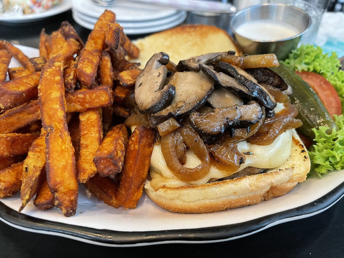norlinkarim's tweet image. The most sinful dinner ever. Just check out that monster of a milkshake my daughter ordered. 😅😂 
#VirtualDinner 
#WAPmembers 
@MamaArmy126 @Btsarmymom_SG @KookieBae26 @_mahitabel @MyMagicShop07 @KeiMagicShop @neferteedi @Cynthia134340 @TannieFan