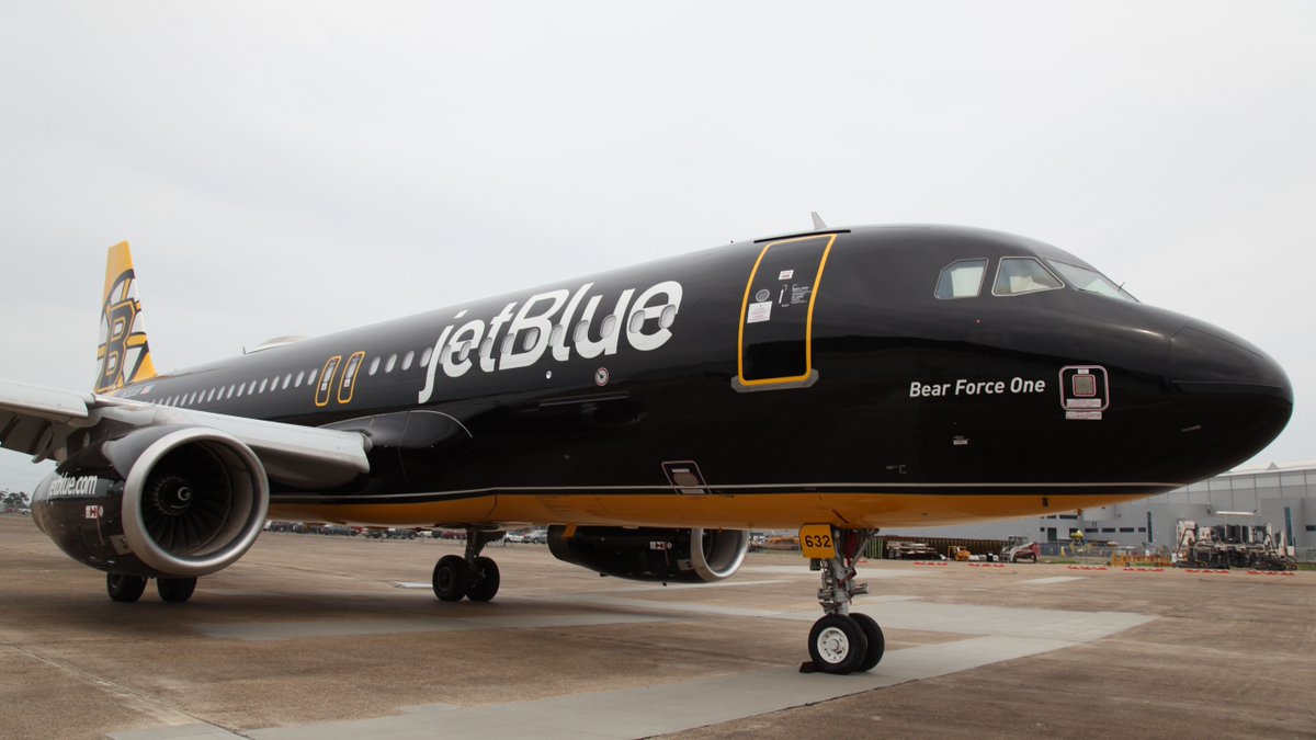 JetBlue's tweet photo. notice anything interesting about this tweet? let’s just say that we’ve been using lowercase letters before it was cool – just look at our logo. wishing our friends at the @nhlbruins luck as they take on that team from washington. #nocaps #nhlbruins https://t.co/p6RDVZbObE