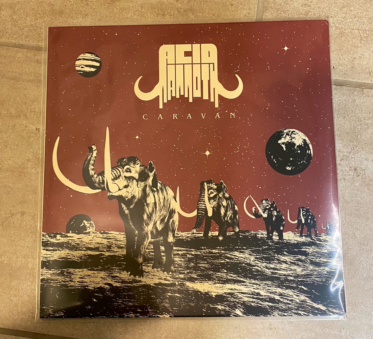 Acid Mammoth “Caravan”
heavypsychsoundsrecords.bandcamp.com/album/acid-mam…
2020’s “Under Acid Hoof” was phenomenal & so is “Caravan”! A continuation of massive, fuzzy, psyched up Stoner/Doom at its finest. The band fast approaching the upper echelon of the genre. 
#AcidMammoth #StonerDoom #VinylCollection