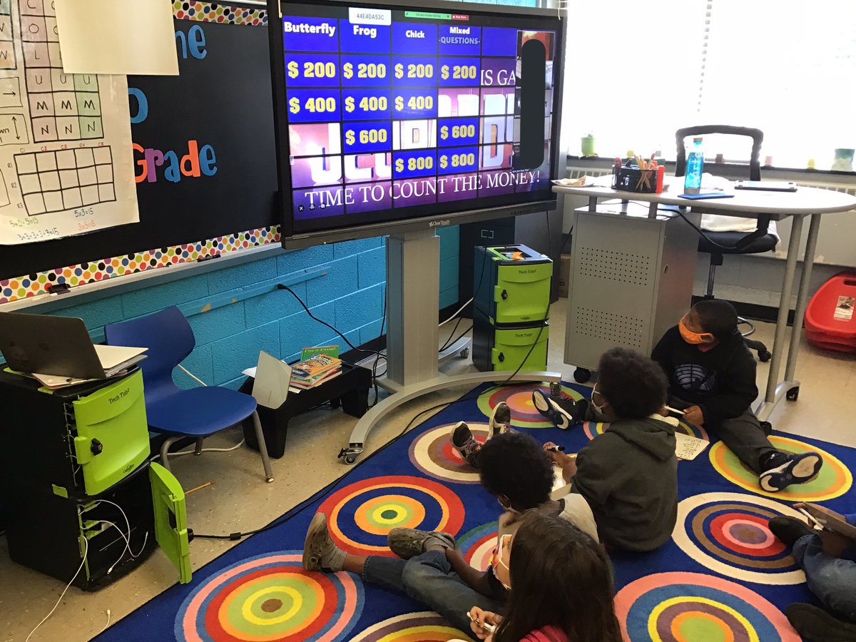 DanielleCarl5's tweet photo. Set up a Chick Cam during our zoom today! We all enjoyed watching our feathered friends while playing Jeopardy with student-created questions about life cycles! @UNCGMSPS https://t.co/GqE9B26M4P