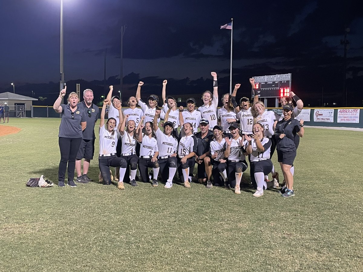 jwmhs_schultz's tweet photo. Congratulations to @JWMHSsoftball! What a great game! #ThatMeansFinalFour #ThatMeansSoftball #ThatMeansExcellence https://t.co/B5U9XscNjc