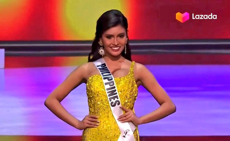 imkierantiu's tweet photo. THE PHILIPPINE FLAG!! 🇵🇭🇵🇭 #MissUniverse2020 #PrelimPina5 #AribaRabiya https://t.co/ggBE8qivIy