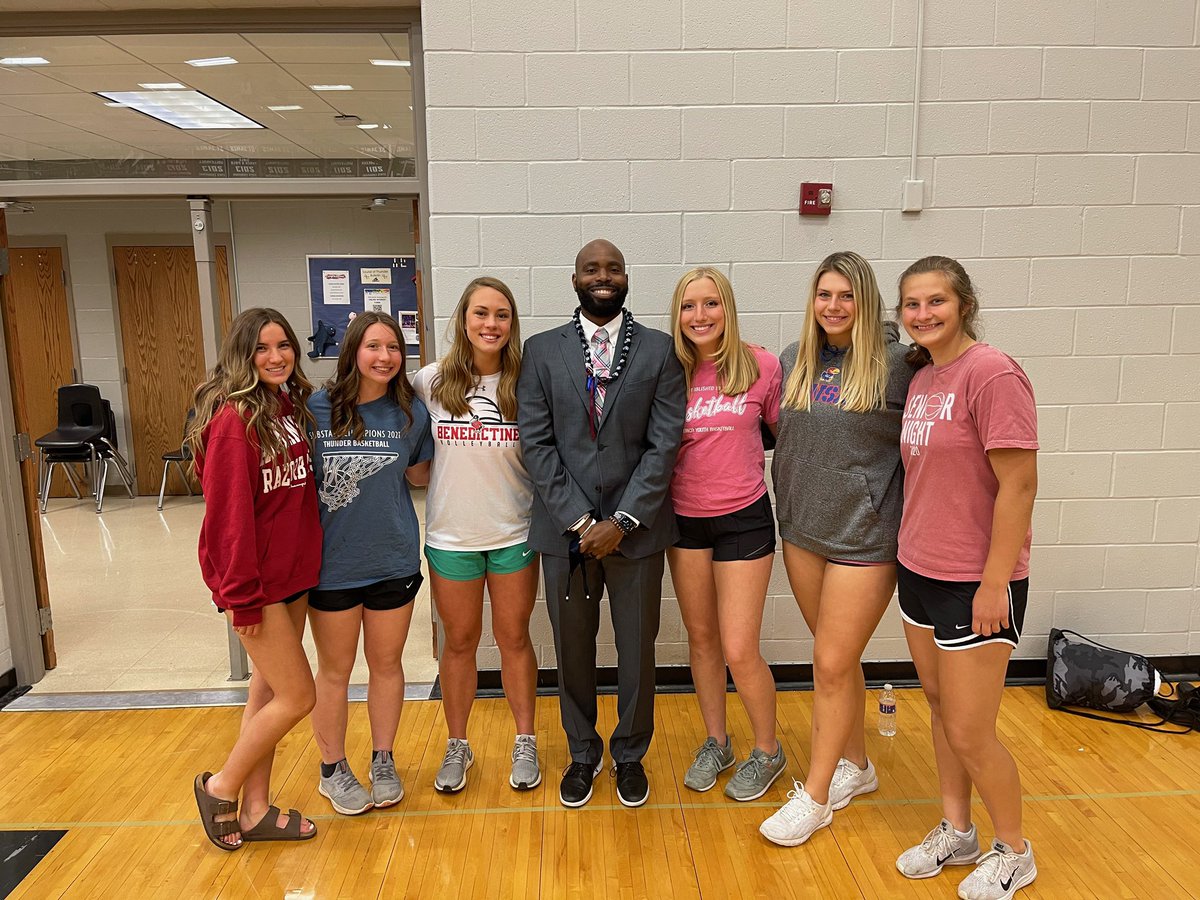 sjagirlsbball's tweet photo. One more photo on grad night of this years 6 senior girls &amp; Coach Snell. These girls had a huge impact at St James overall and especially on the basketball court. Congratulations 2021 graduates!! https://t.co/6ZhbFhEKbP