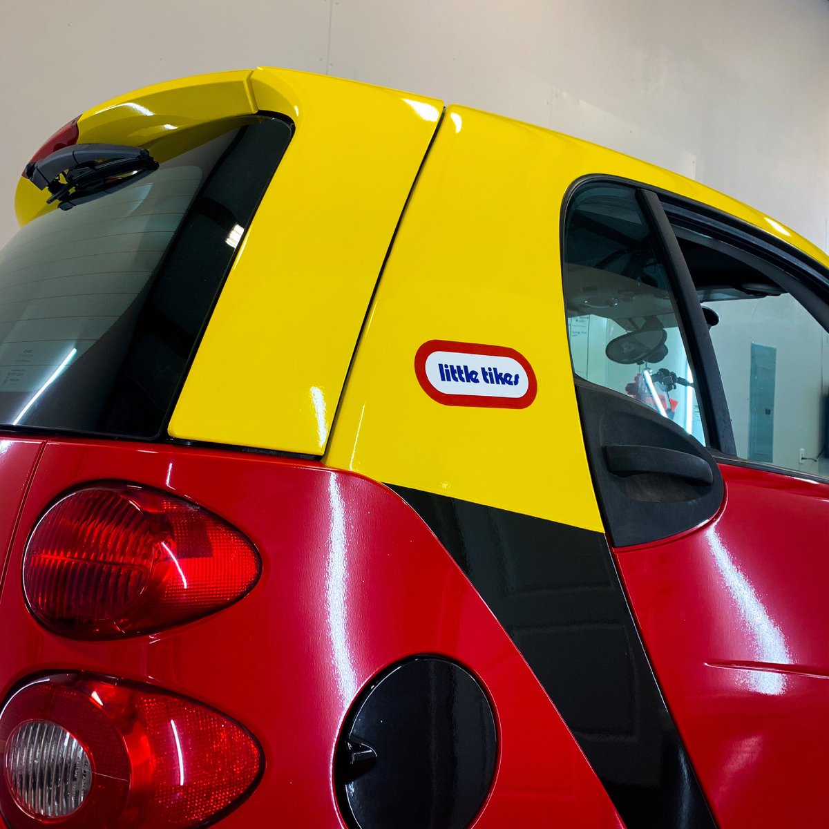 This smart car came in for a little tikes full wrap! Who says you have to grow up? 🚗
#wrapped #carwraps #vehiclewraps #smartcar