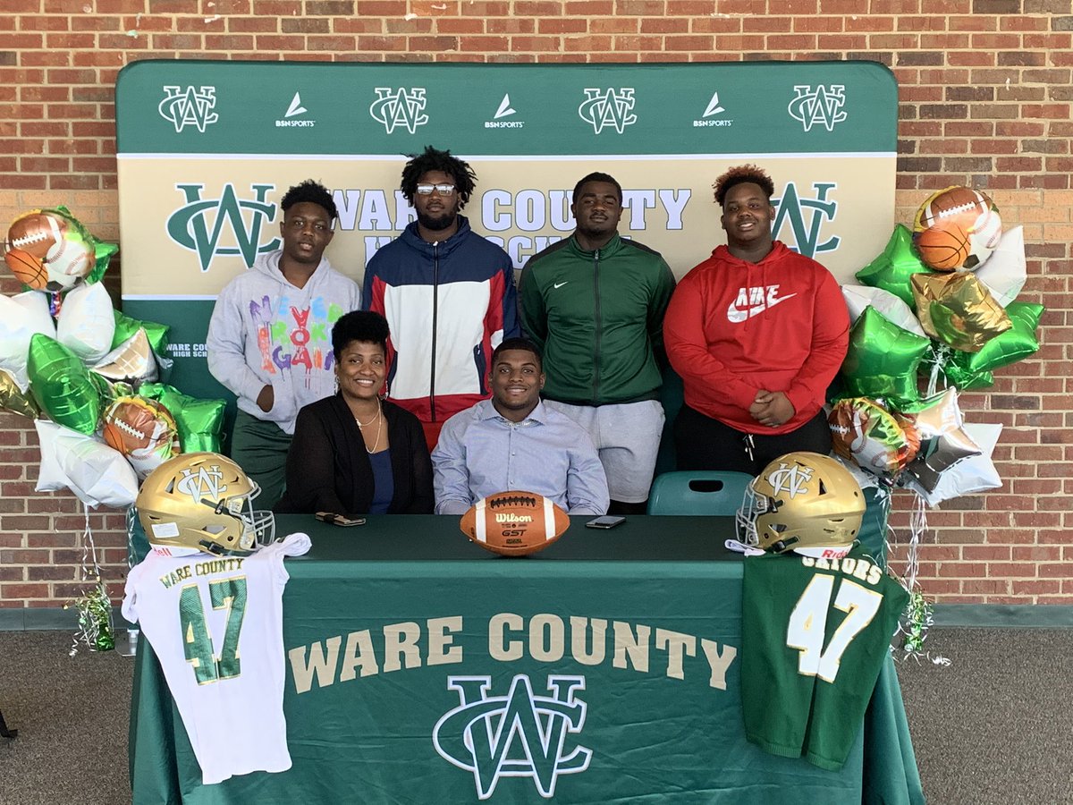 WareFootball's tweet photo. Congratulations to @HammJevonte for signing today with @PCSaintFootball to continue his academic and football career! #beWARE #RecruitWARE🐊 https://t.co/hMM2Gvl2pv