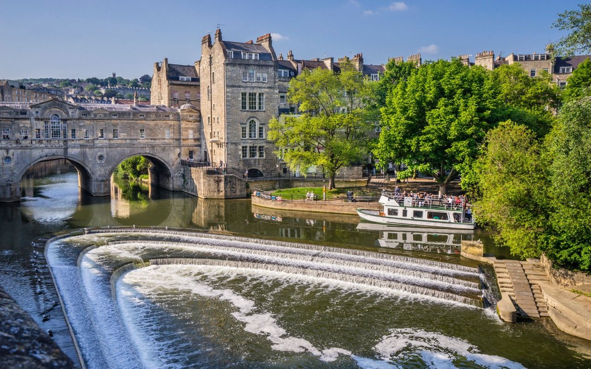 Bath the historic city in somerset. Бат Сомерсет Англия. Бат курорт в Англии. Bath город в Великобритании. Pulteney Bridge.