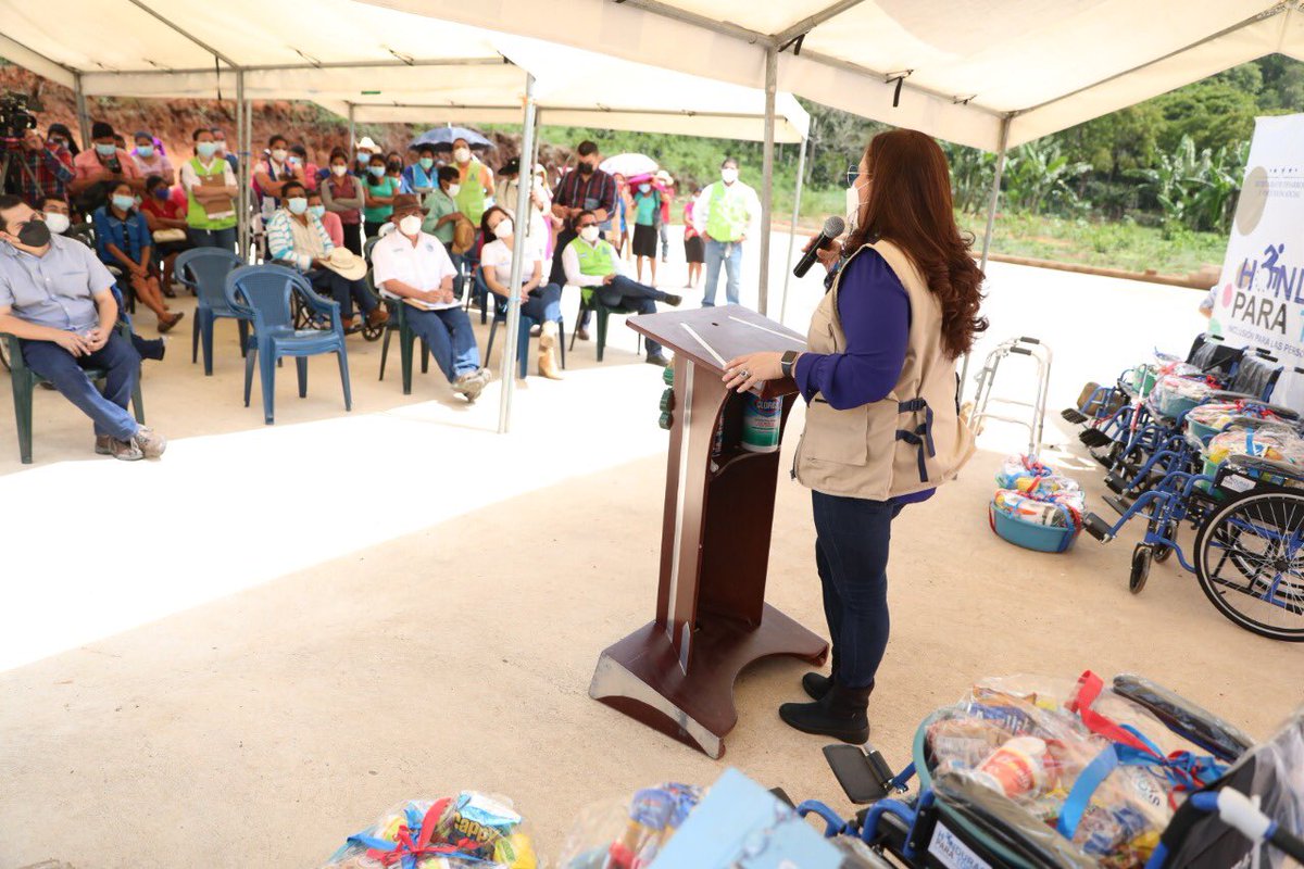 anagarciacarias's tweet photo. Llevamos esperanza a unas 70 personas con discapacidad más necesitadas del municipio de San Andrés, #Lempira a través del programa #HondurasParaTodos. Las ayudas técnicas incluyeron sillas de ruedas, andadores, bastones y colchones antiescaras. https://t.co/dsBtwCYSiK