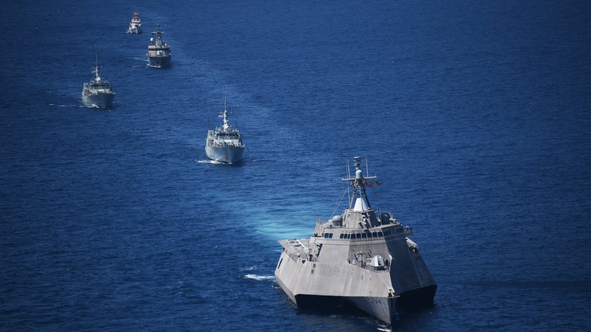 Formation 🇨🇦🇲🇽🇺🇸 

Your <a href="/RoyalCanNavy/">Royal Canadian Navy</a>  was cruising with some of our friends off the coast of Point Loma yesterday, part of the North American Maritime Security Initiatives (NAMSI) passing exercise - otherwise know as a PASSEX. 

<a href="/USNavy/">U.S. Navy</a> <a href="/SEMAR_mx/">SEMAR México</a> <a href="/USCG/">U.S. Coast Guard</a>