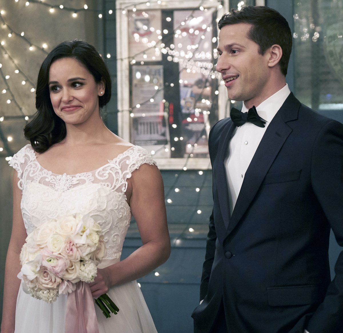brooklyn99's tweet image. Kinda amazing how one day can change your life. ✨ Happy anniversary, Jake and Amy!