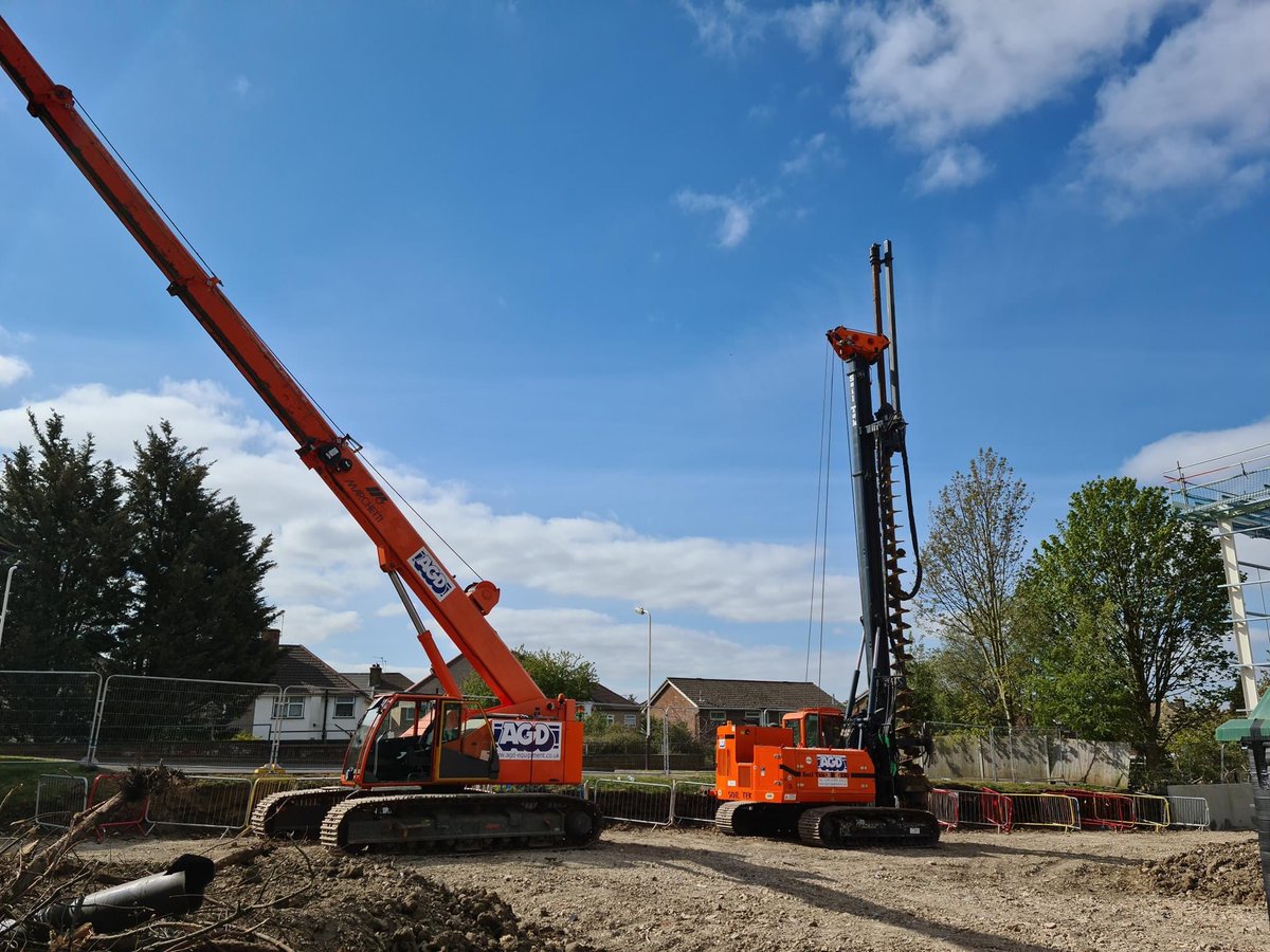 AGDEquipment's tweet photo. We’re in Greenford for @AarsleffUK installing a #KingPost retaining wall. The king posts are drilled with a @SoiltekSrl S80 compact #CFA piling rig then one of our #Marchetti Sherpina 25 t #TelescopicCrawlerCranes plunges the H beam into the freshly concreted columns https://t.co/NQivbSpX2S