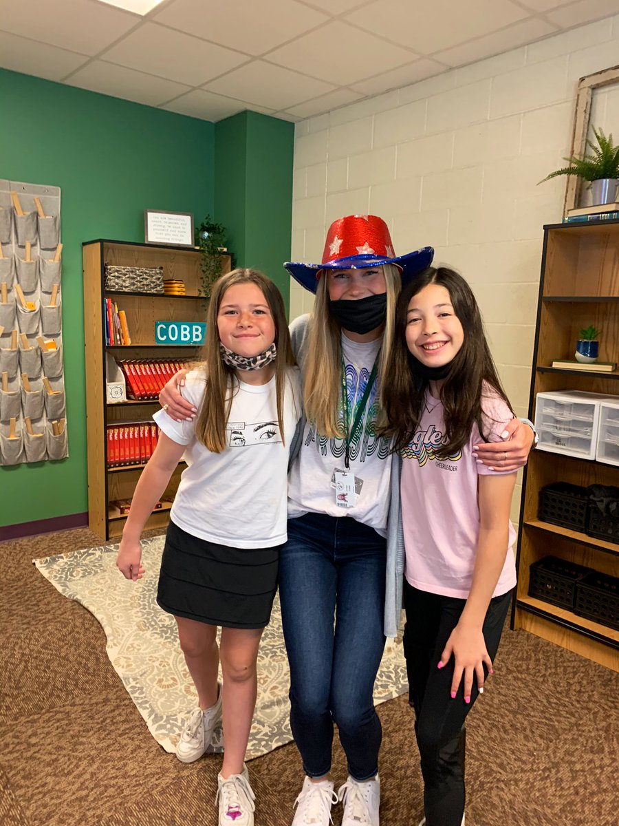jordan_webb12's tweet photo. Today - two of my absolute favorite humans brought me a customized Cobb cowboy hat with stars on it that they MADE last night. I 💙 them!!!! &amp; cannot believe that my time as their teacher is almost over. https://t.co/osrSS73uhg