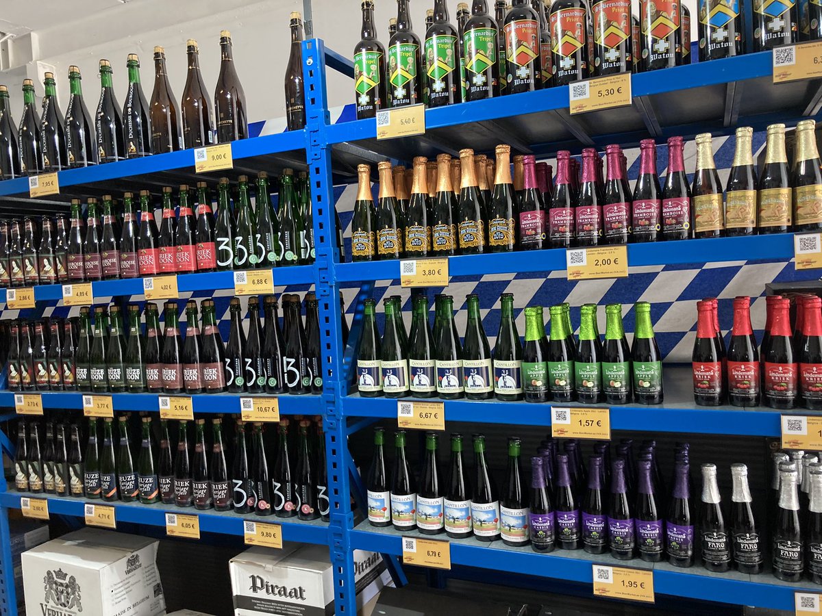 Rubengzamora's tweet photo. Visitando la nueva tienda beer en #Valladolid @Disbeer_  #beermarket , para hostelería , clientes, si te gusta lo belga , alemán etc muy buena , buenos precios etc 1/2 https://t.co/YRZhUZ6K43