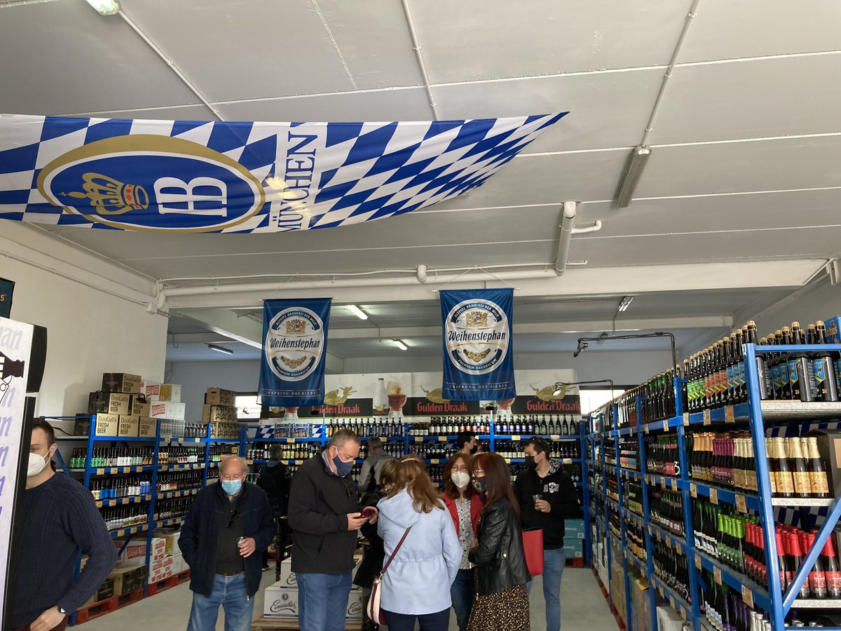 Rubengzamora's tweet photo. Visitando la nueva tienda beer en #Valladolid @Disbeer_  #beermarket , para hostelería , clientes, si te gusta lo belga , alemán etc muy buena , buenos precios etc 1/2 https://t.co/YRZhUZ6K43
