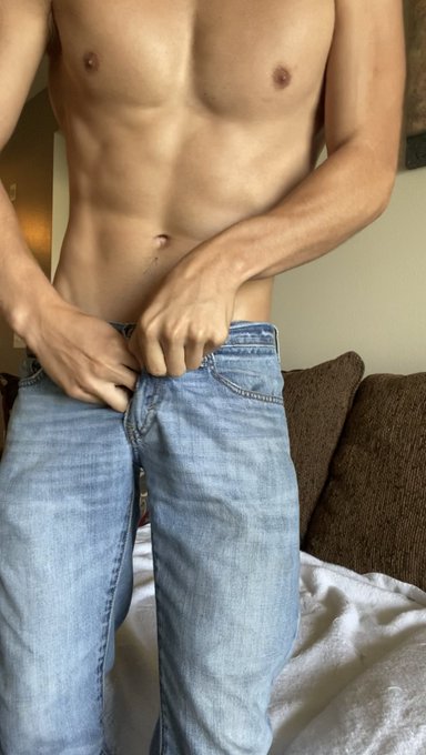 Could you unzip my jeans 👖 😏 https://t.co/0BURY5U8fM