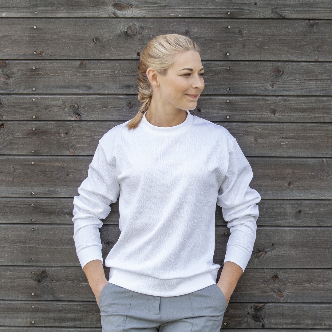 The new DALIA women's golf crew neck is a warming sweater in INSULA™ stretch fabric. 

Explore >> ow.ly/5nF450EKGRW