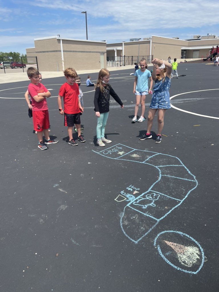 MrsTarynBrinlee's tweet image. We want to paint some sensory paths on our blacktop. @NKunkelCRE’s 4th graders worked in teams to design and create their own, then had our @CRE_Cardinals 2nd graders test to see which aspects were most engaging and give feedback on popular designs! #CREateLeaders #CREatePlay