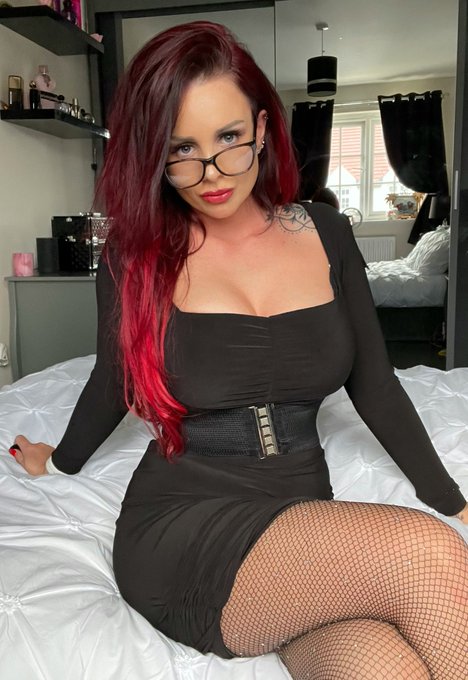 Like for no glasses rt for glasses 💋 https://t.co/1mAPrGMmOU