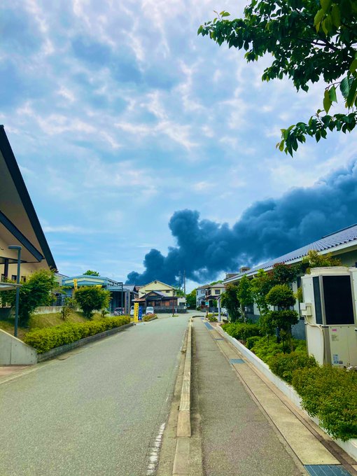 火災 5月15日 加古川の火事ヤバイ 山火事に見える 2時間ほど経過するもまだ黒煙あがる 火事現場 八幡町 泰誠貿易 の様子 稲美町からの目撃情報など まとめダネ 火災 5月15日 加古川の火事ヤバイ 山火事に見える 2時間ほど経過するもまだ黒煙あがる 火事現場 八幡町 泰誠貿易 の様子 稲美町からの目撃情報など まとめダネ