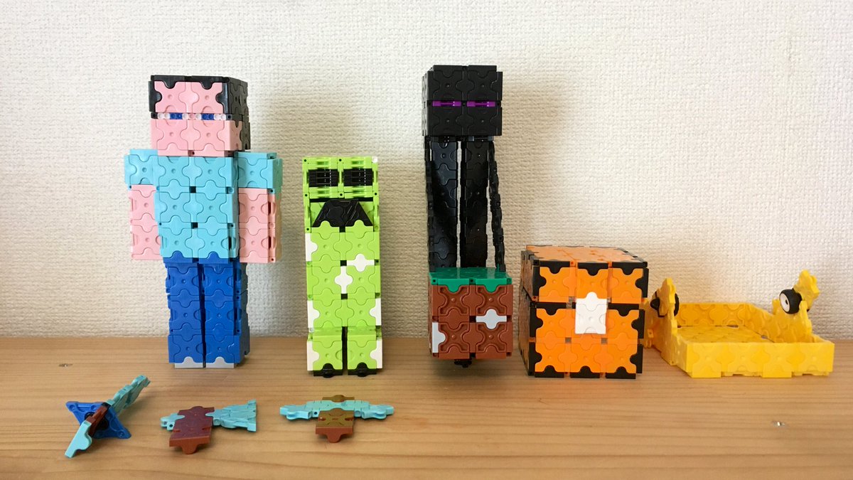 きゅーり マインクラフトのキャラクターたち スティーブ クリーパー エンダーマン チェスト 蓋が開くよ ボート 乗れるよ 手前の道具はダイヤモンドの剣 斧 ツルハシです Laq