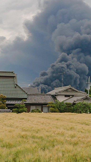 火災 5月15日 加古川の火事ヤバイ 山火事に見える 2時間ほど経過するもまだ黒煙あがる 火事現場 八幡町 泰誠貿易 の様子 稲美町からの目撃情報など まとめダネ 火災 5月15日 加古川の火事ヤバイ 山火事に見える 2時間ほど経過するもまだ黒煙あがる 火事現場 八幡町 泰誠貿易 の様子 稲美町からの目撃情報など まとめダネ