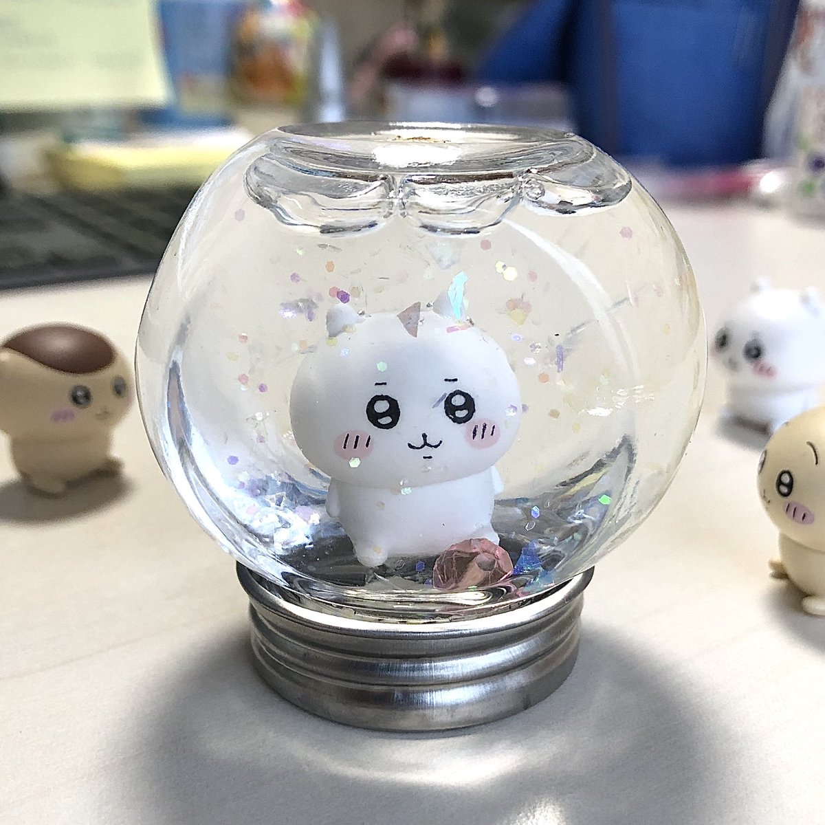 子どもが工作でちいかわのスノードーム作ってた。かわいいー！ #ちいかわ