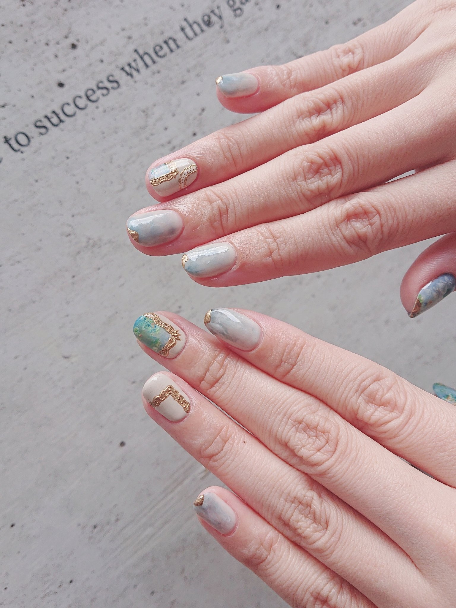 تويتر なる على تويتر ずっとやりたかった絵画ネイルをついにしてもらった モネの日傘をさす女と睡蓮かいてもらいました 手が美術館 T Co Ykbdghbif3