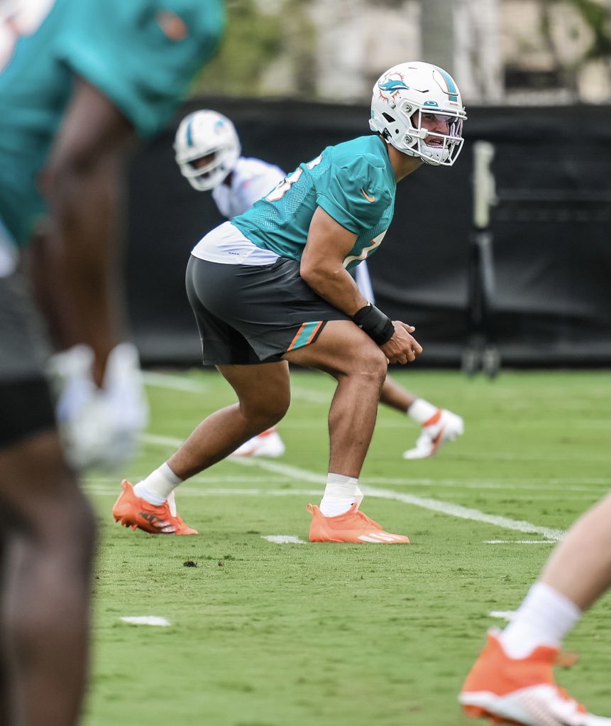proCanes's tweet image. #proCane @MiamiDolphins #Rookie @JJPhillips15 looks gooooooood in aqua and orange. #NFLU #DLU