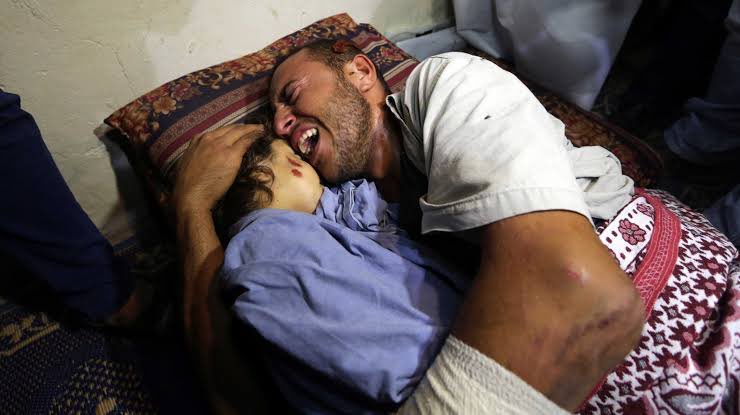 soofsilence's tweet photo. Bir damla gözyaşına yenileceksiniz.. bir bakışa.. bir küçük taşa.. minicik bir dudaktan dökülen kısacık bir duaya yenileceksiniz.. #HearGaza https://t.co/EYFjukkE2H