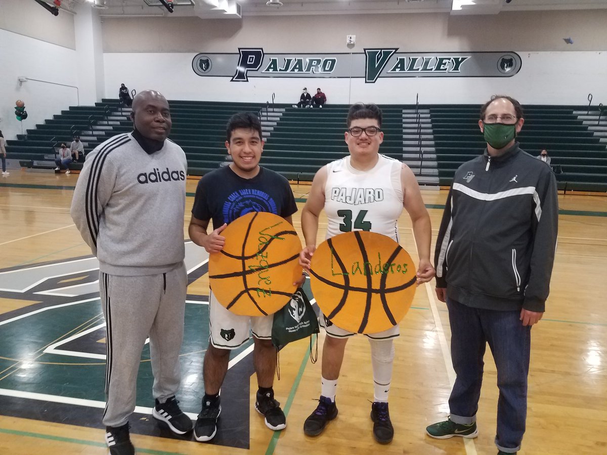 Grizzly_Hoops's tweet photo. Congratulations to Seniors Diego and Kevin!!! Thank you for your work. https://t.co/0wcrrfvtpY