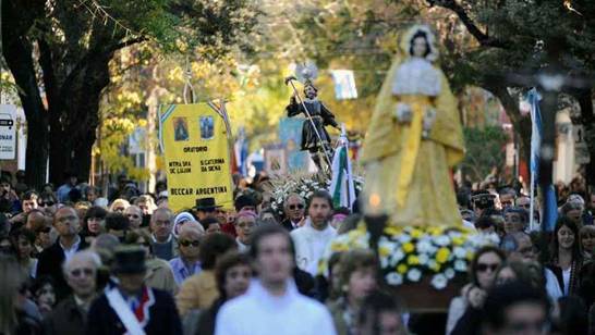 Abrazo para los vecinos de <a href="/SanIsidroGob/">San Isidro</a> en este día de #SanIsidroLabrador. Mi oración para todos los de <a href="/DiocesisSI/">Diócesis San Isidro</a> en el día del Santo Patrono.