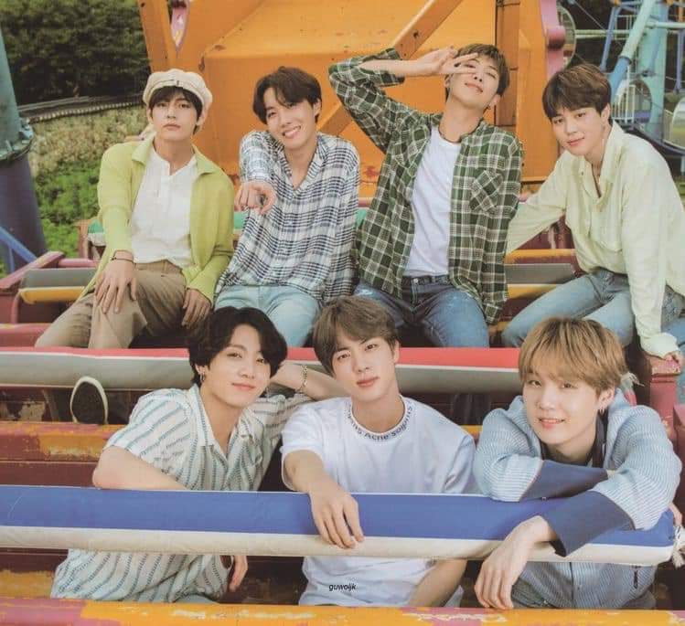 sunisoojk's tweet photo. Seeing them smile is our happiness
🥰💜💜💜  
I'm voting for @BTS_twt for #BBMAsTopSocial. RT to vote too! https://t.co/tYD27WuNsI