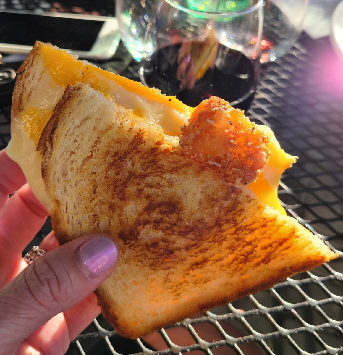 MagiKel104's tweet photo. Wine &amp; grilled cheese w/a tot... #heaven https://t.co/LCSOs0CebG